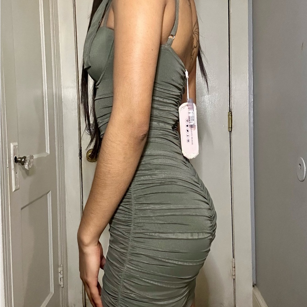 This dress is from oh Polly. The size is 0. Brand new